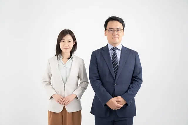 アシスタント、手はどちらが下？